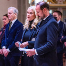 9. januar: Kronprinsparet er til stede på en minnegudstjeneste for erkebiskop Desmond Mpilo Tutu i Oslo domkirke. Foto: Håkon Mosvold Larsen / NTB